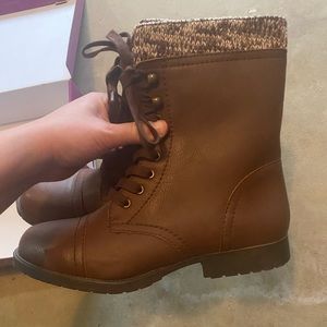 NEW IN BOX! Lace up women’s boots, size 11!